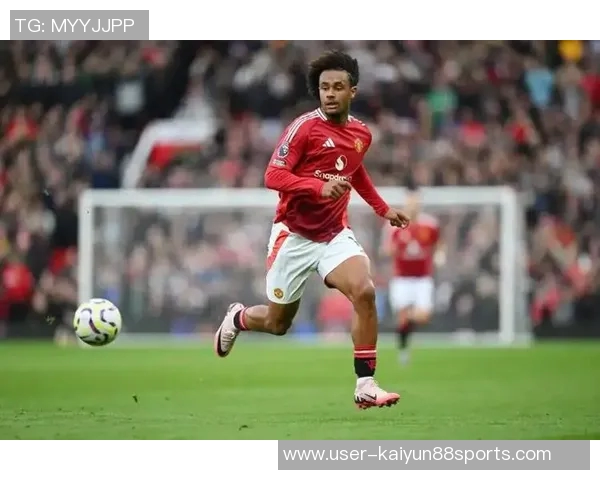 17岁塞内加尔中场达博试训曼联表现出色引发关注