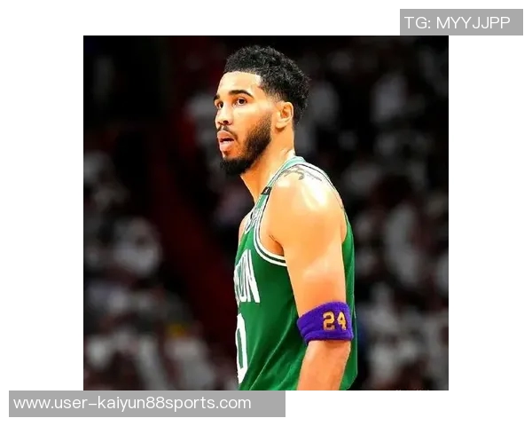 科塔赞塔图姆在场上如教练般引领队伍积极发声助力团队前行